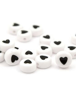 Platta akrylpärlor med svarta hjärtan, 20st