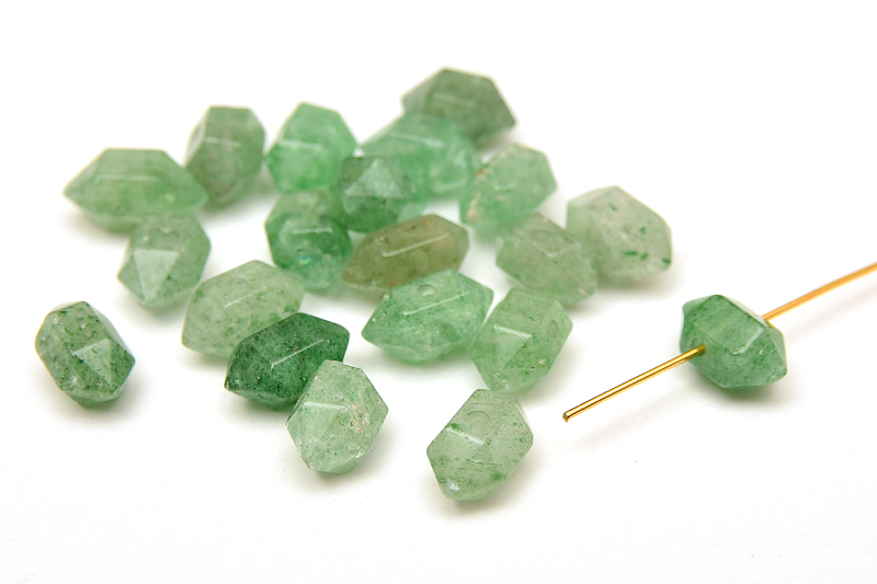 Slipad liten kristallspets, Grön Strawberry Quartz